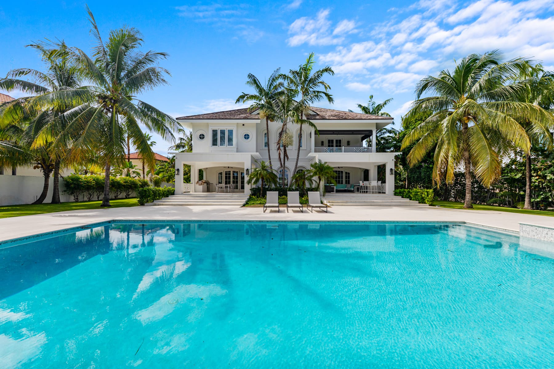 6 Bedroom Luxury Home for Sale, Ocean Club Estates, 104 Harbourway, Paradise Island, Bahamas