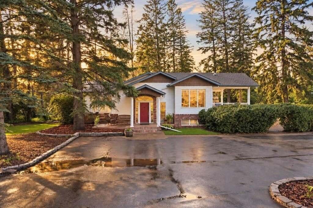 18 College Park Drive, Red Deer