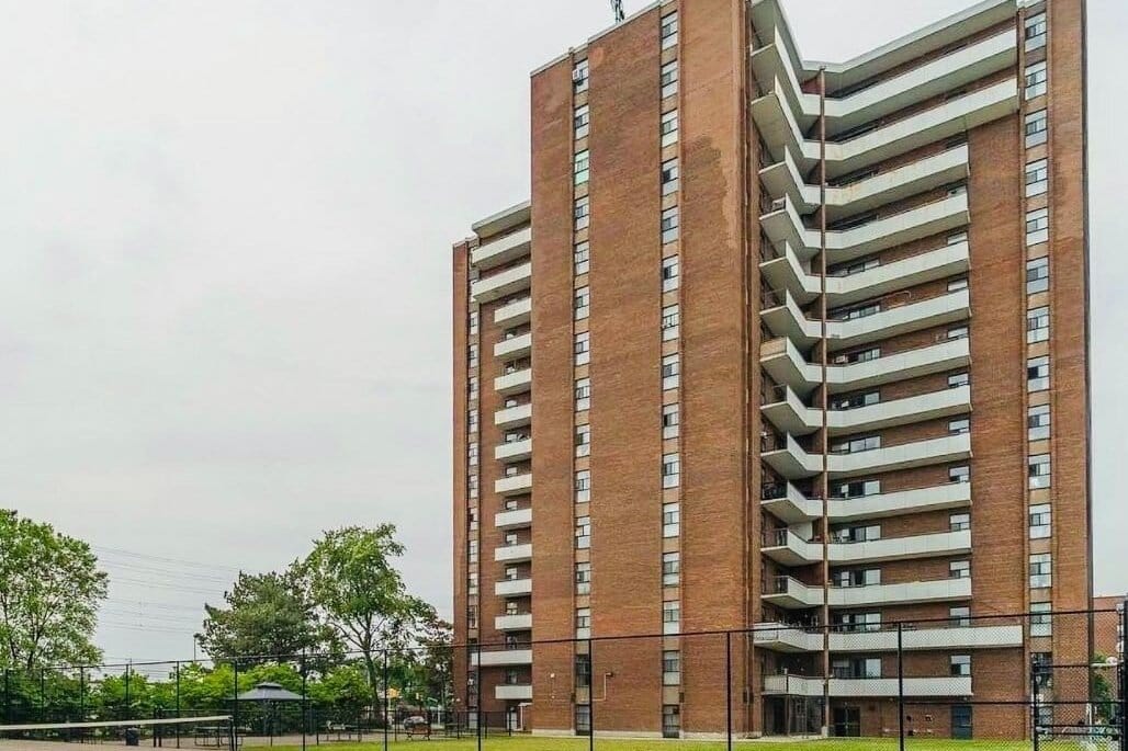 907-3025 Queen Frederica Drive, Mississauga