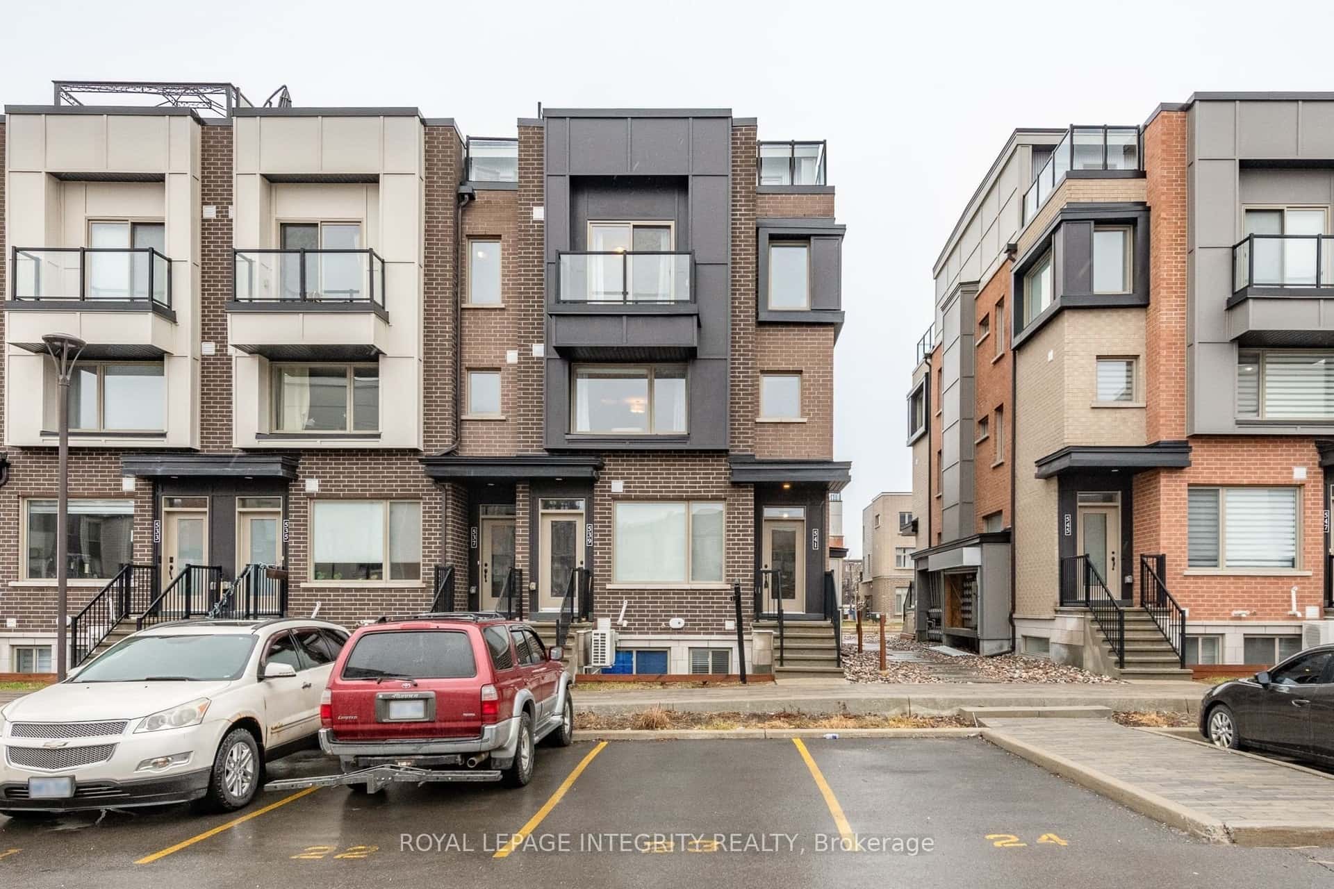 138-541 Takamose Private, Ottawa