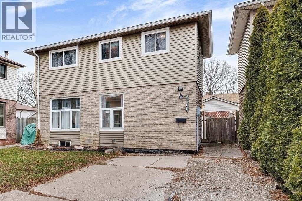 9260 Arncliffe Court, Windsor