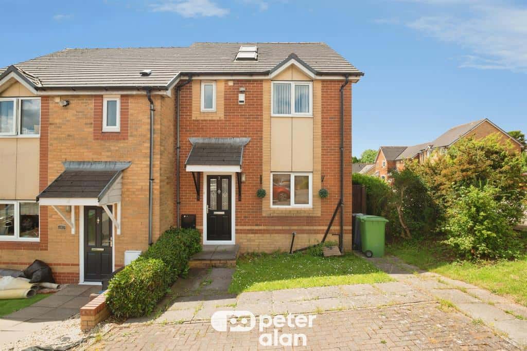 Evenwood Close, Pontprennau, Cardiff 5 bed semi-detached house