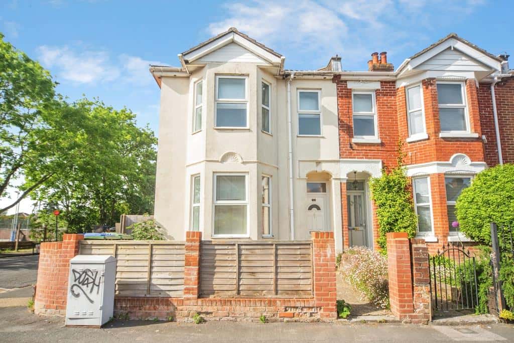 Oakley Road, Southampton, Hampshire... 3 bed semi-detached house