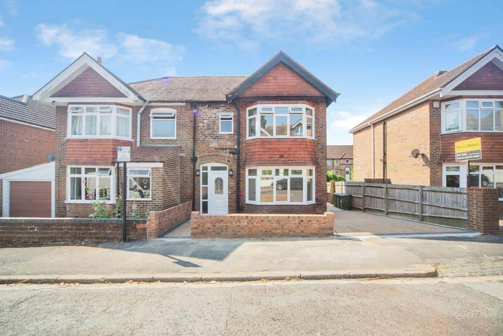 Grosvenor Gardens, Highfield... 3 bed semi-detached house