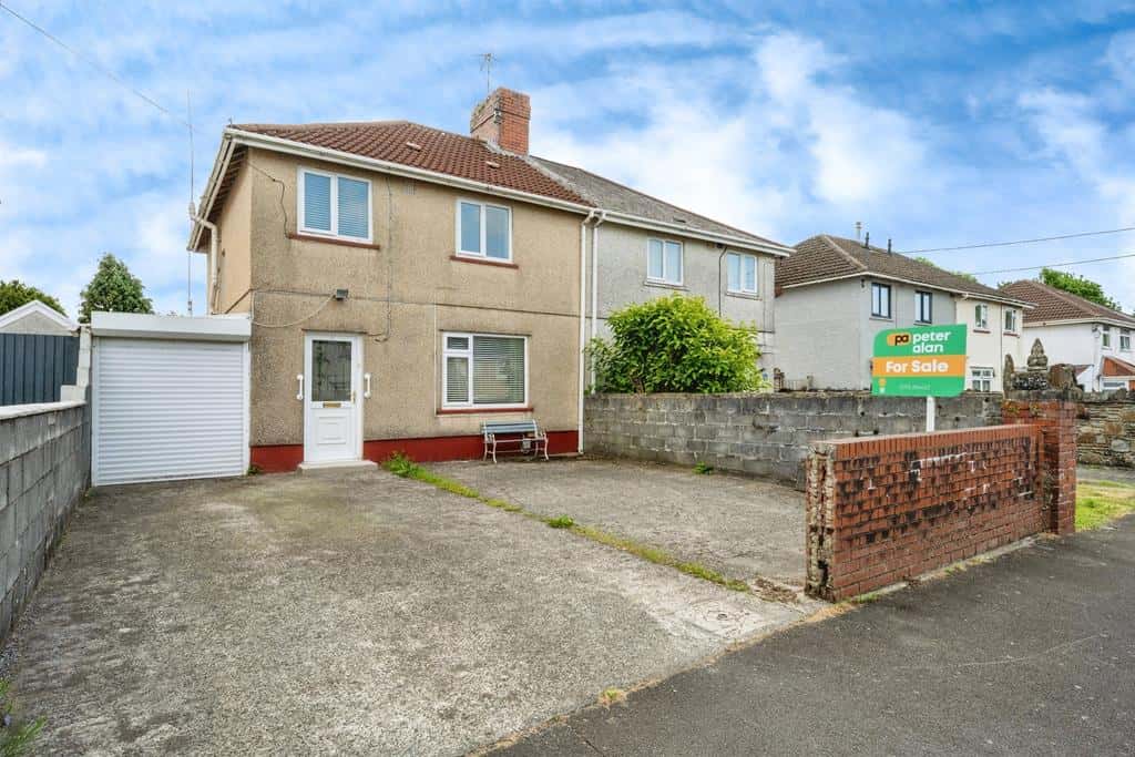 Brynamlwg Road, Gorseinon, Swansea 3 bed semi-detached house