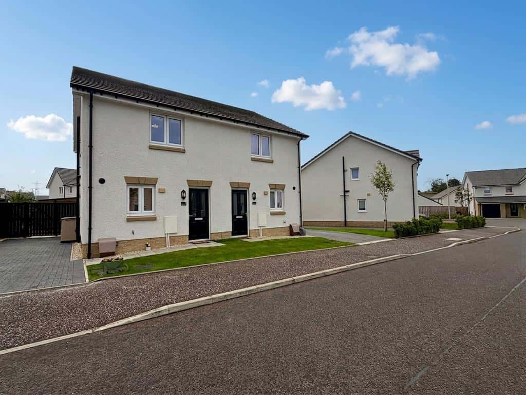 Redshank Avenue, Cambuslang G72 2 bed semi-detached house