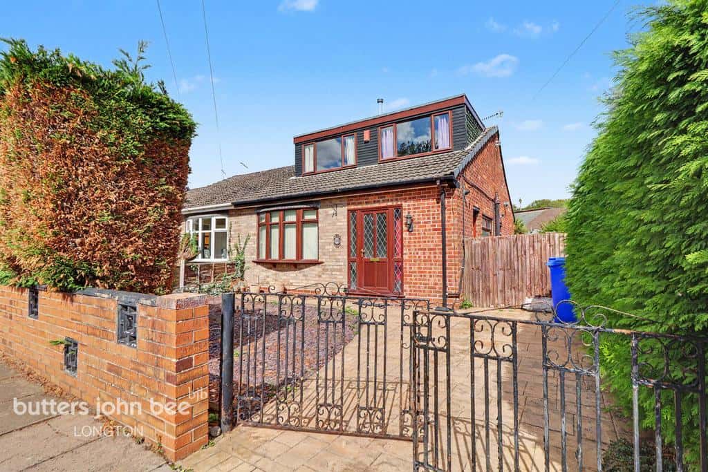 Byatts Grove, Stoke-On-Trent 3 bed semi-detached bungalow