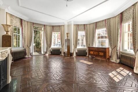 7 bedroom end of terrace house for sale