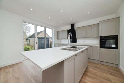 2 bedroom semi-detached bungalow for sale