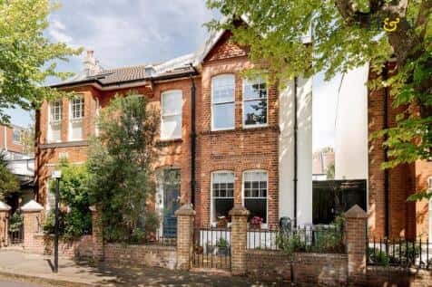 5 bedroom semi-detached house for sale