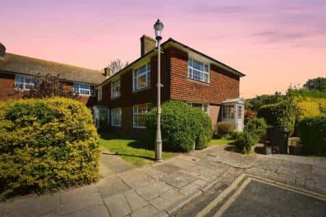 2 bedroom maisonette for sale