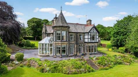 5 bedroom detached house for sale