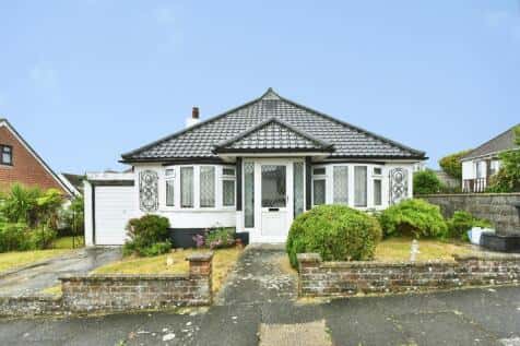 2 bedroom detached bungalow for sale