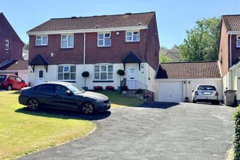3 bedroom semi-detached house for sale