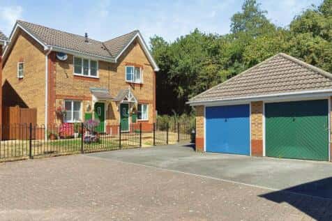 2 bedroom semi-detached house for sale