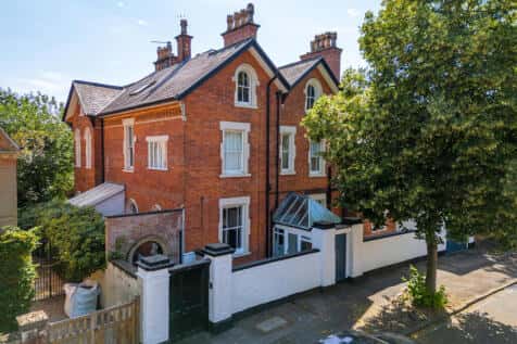 4 bedroom semi-detached house for sale