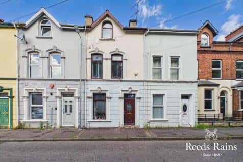 4 bedroom terraced house for sale