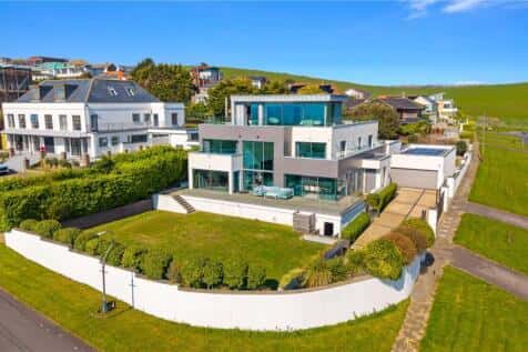 6 bedroom house for sale
