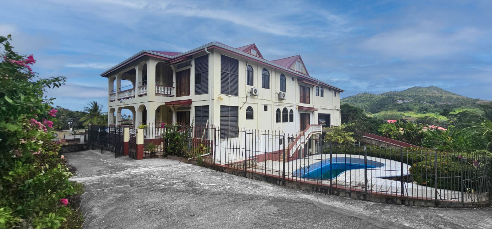 10 Bedroom Guest House for Sale, La Fortune, St Patrick, Grenada