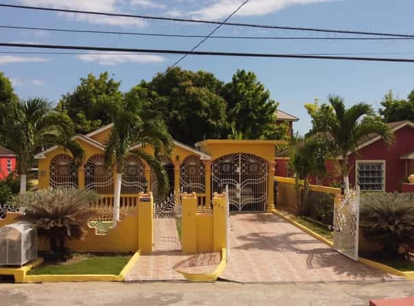 297 QUEENS AVENUE, MAGIL PALMS, St. Catherine