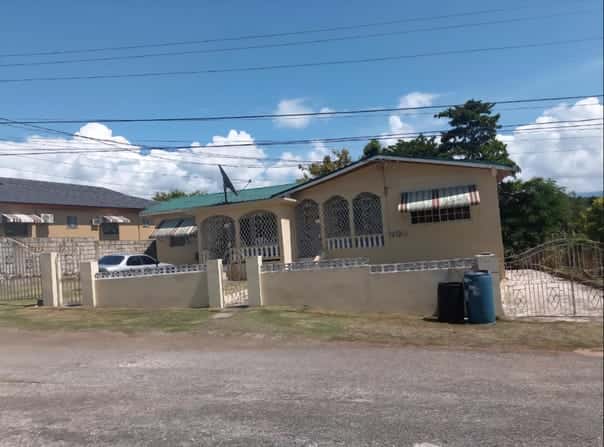 34 TULIP AVENUE, SANTA CRUZ, Santa Cruz, St. Elizabeth Parish