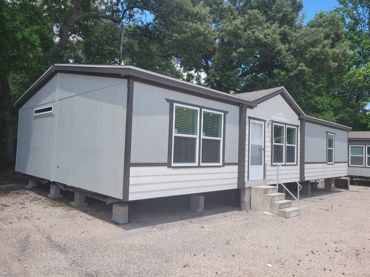 The Corral..4 bedroom 2 bath mobilehome with class and style