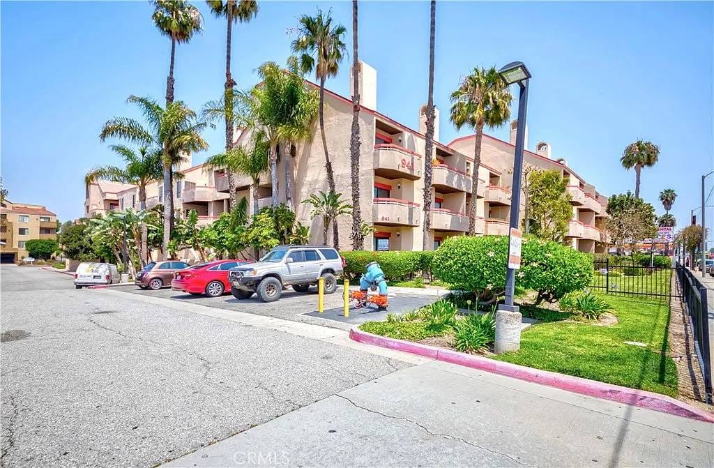 FOR RENT *** 1 BEDROOM CONDO, GREAT LOCATION, CONDITION, GREAT VALUE *