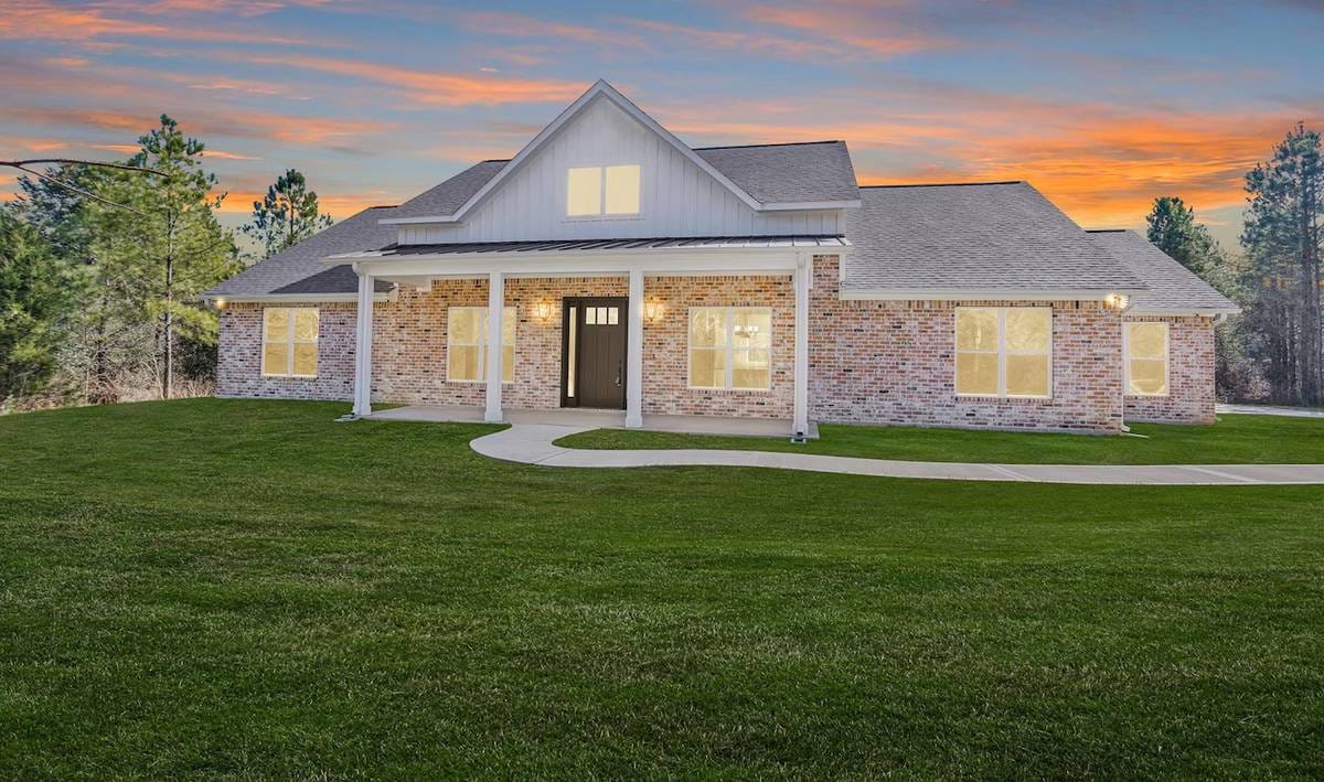 REPUBLIC GRAND RANCH MODERN FARMHOUSE FOR SALE