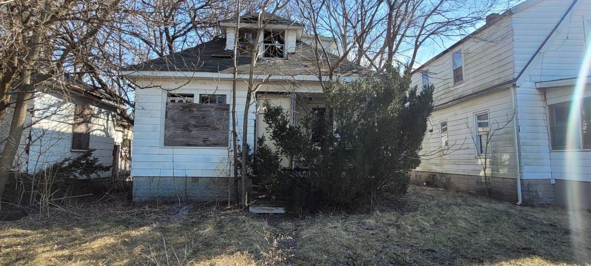 Off-Market 2 Bed 1 Bed Diamond in The Rough Fixer Upper House!
