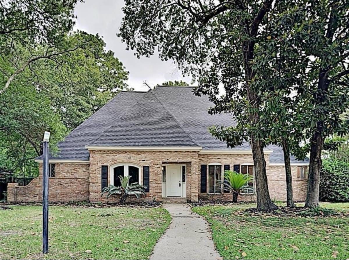$2,400 MONTHLY/ 4br - 2644ft2 - SELLER FINANCE!! SPRING $2,400 DOWN