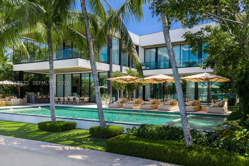 7 bedroom luxury Villa for sale in Miami Beach, Florida - 132850318 - LuxuryEstate.com