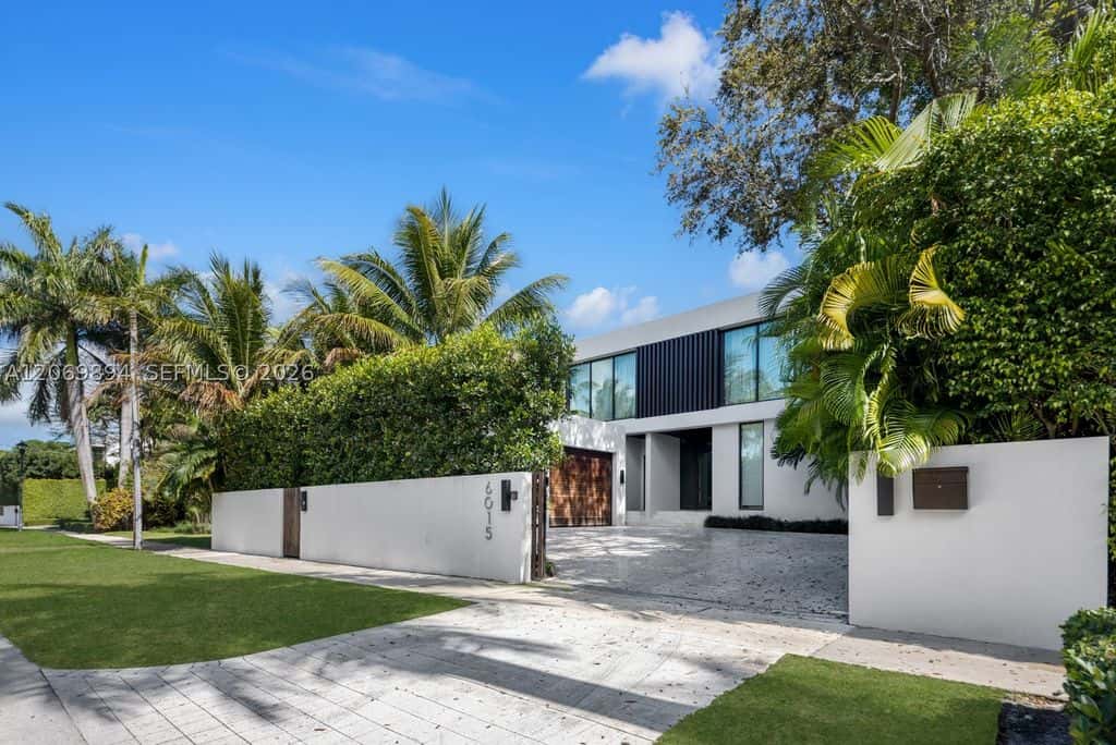 Luxury Villa for sale in Miami Beach, Florida - 132868412 - LuxuryEstate.com